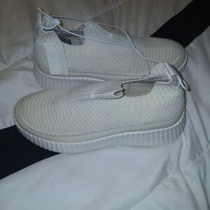 SM (Steve Madden) New York Cream Slip-On Sneakers with Platform Sole NWT